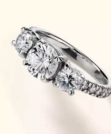Round Cut Engagement Ring